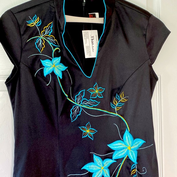 Thao Fashion Black and Blue Floral Dress. Small. - Picture 2 of 4